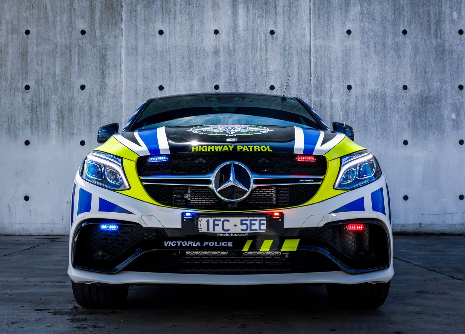 Mercedes-AMG-Police-Cruiser-1