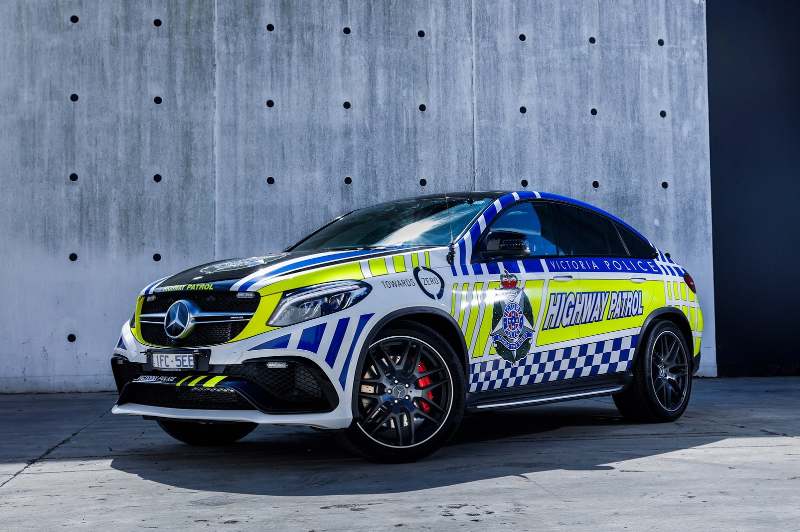 Mercedes-AMG-Police-Cruiser-3