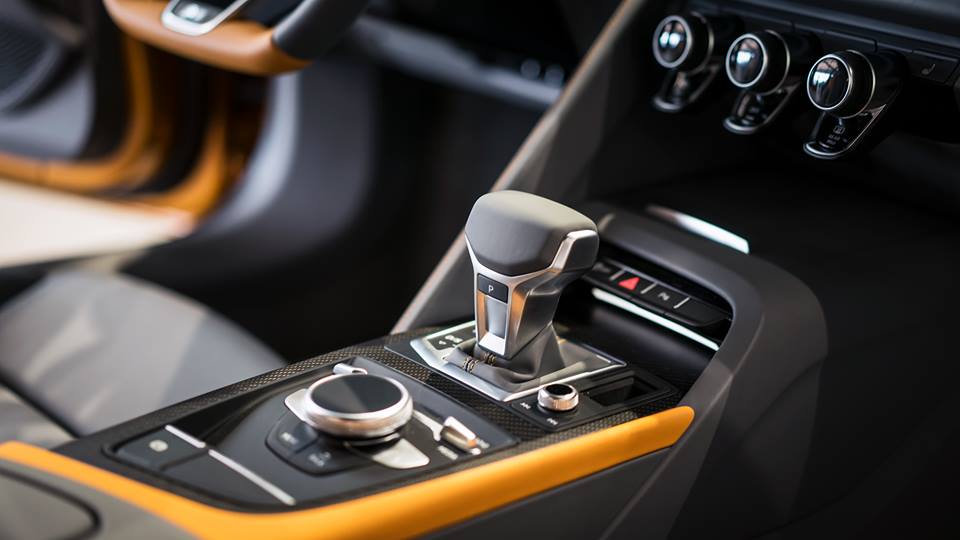 Orange-Pearl-Audi-R8-V10-10-autonovosti.me-8