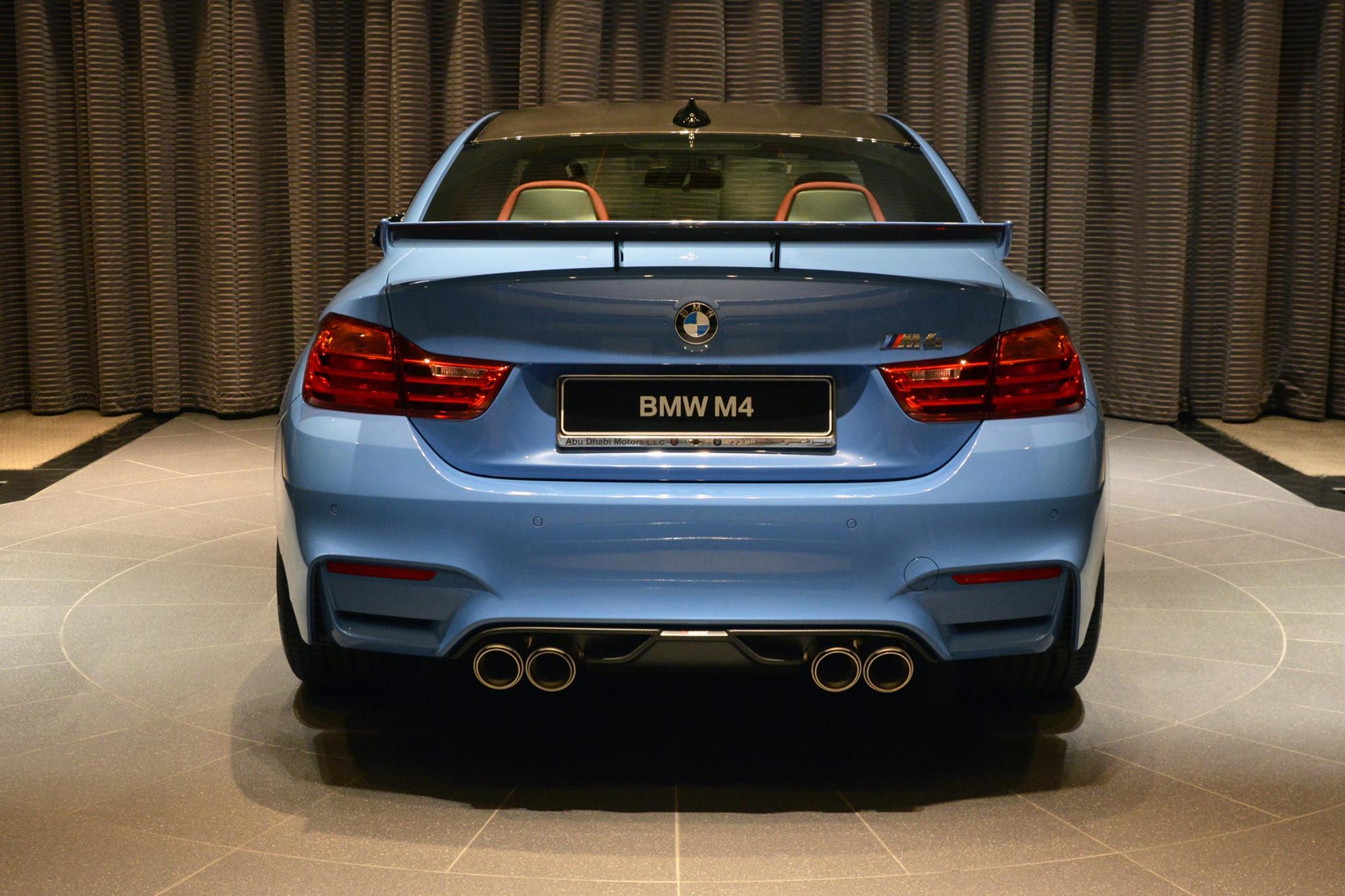 Yas-Marina-Blue-BMW-M4-Abu-Dhabi-21-autonovosti.me-3