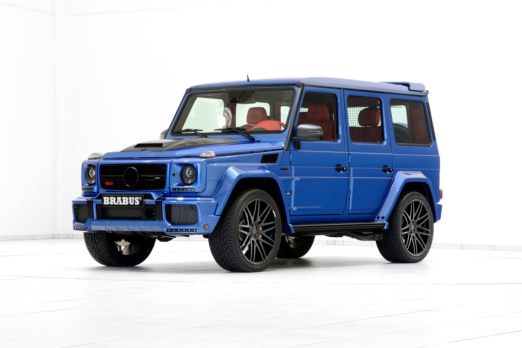 brabus-700-hp-g63-amg-combines-blue-paint-and-red-leather_1-autonovosti.me-1