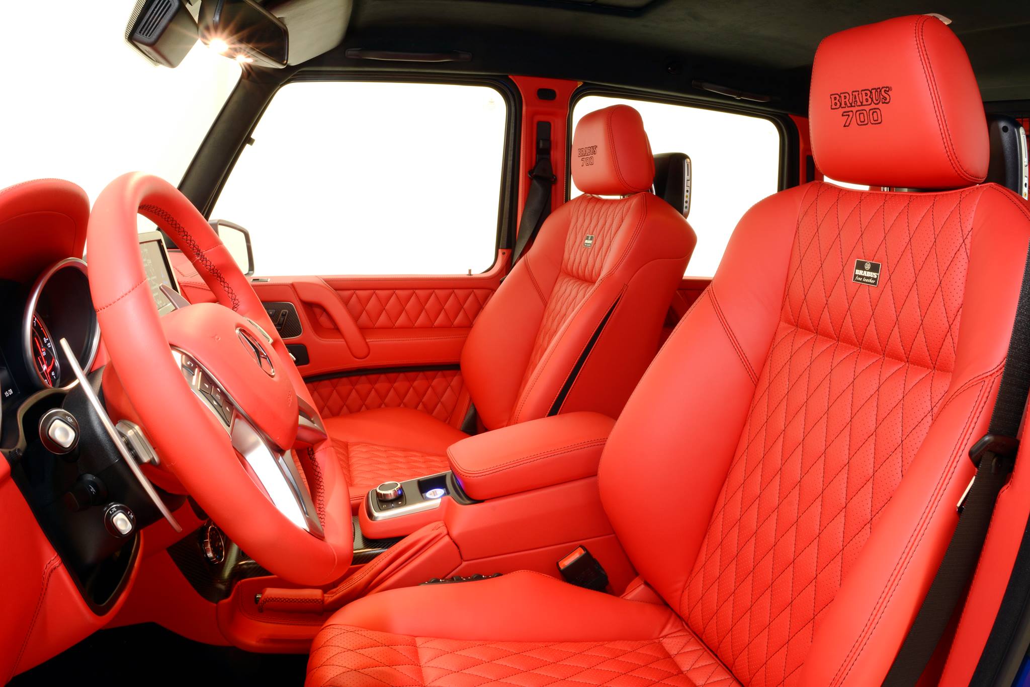 brabus-700-hp-g63-amg-combines-blue-paint-and-red-leather_14-autonovosti.me-10