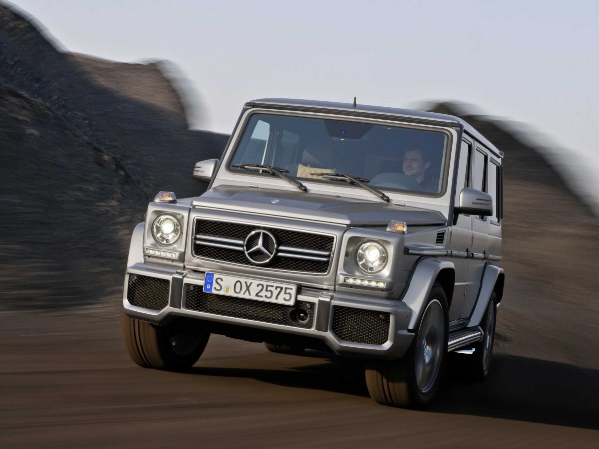 the-standard-mercedes-benz-g63-amg-is-insane-its-a-5600-pound-military-grade-off-roader-that-can-reach-60-mph-in-53-seconds