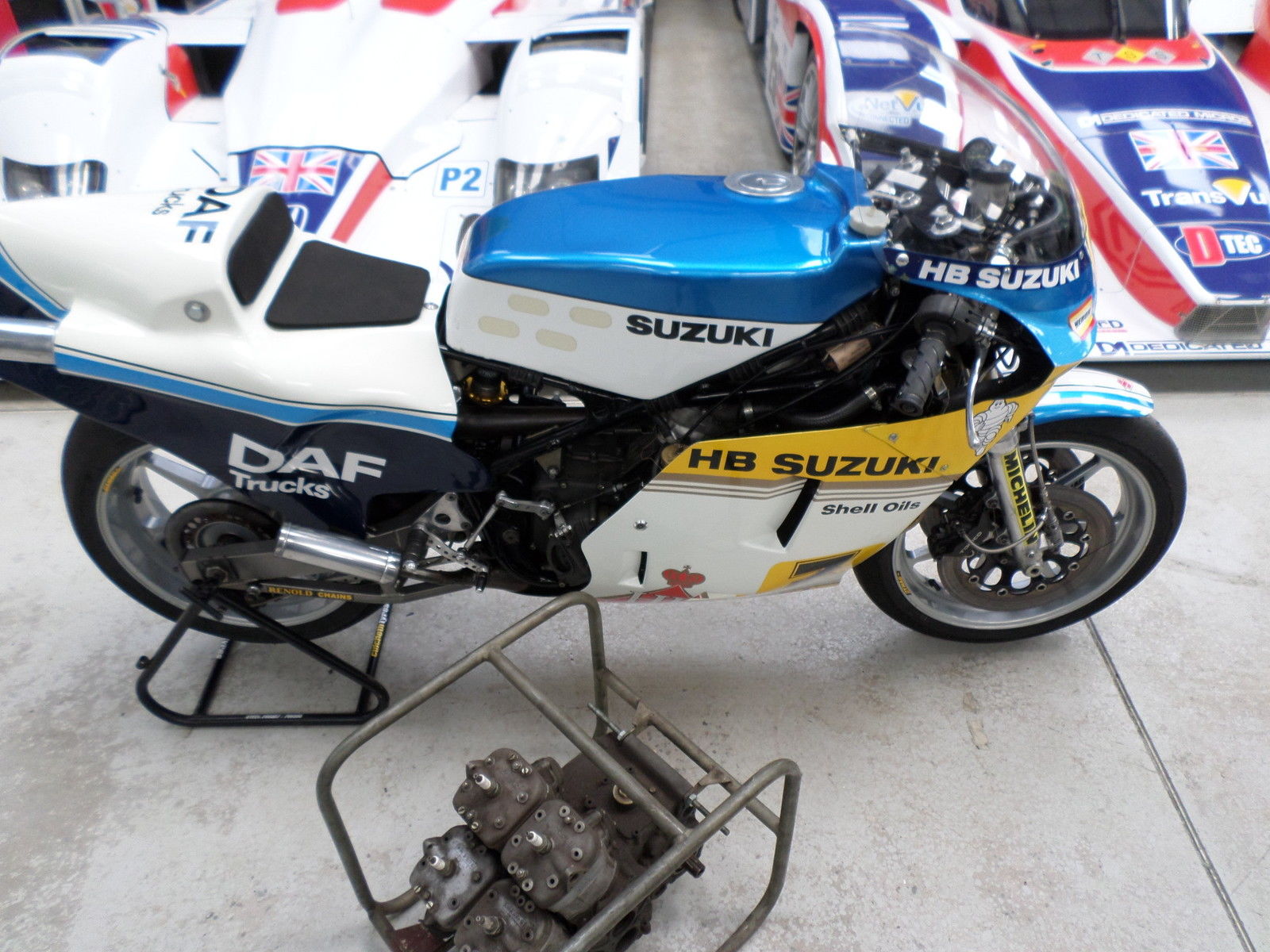 barry-sheene-s-1983-heron-suzuki-rg500-grand-prix-bike-spotted-on-ebay_11-autonovosti.me-8