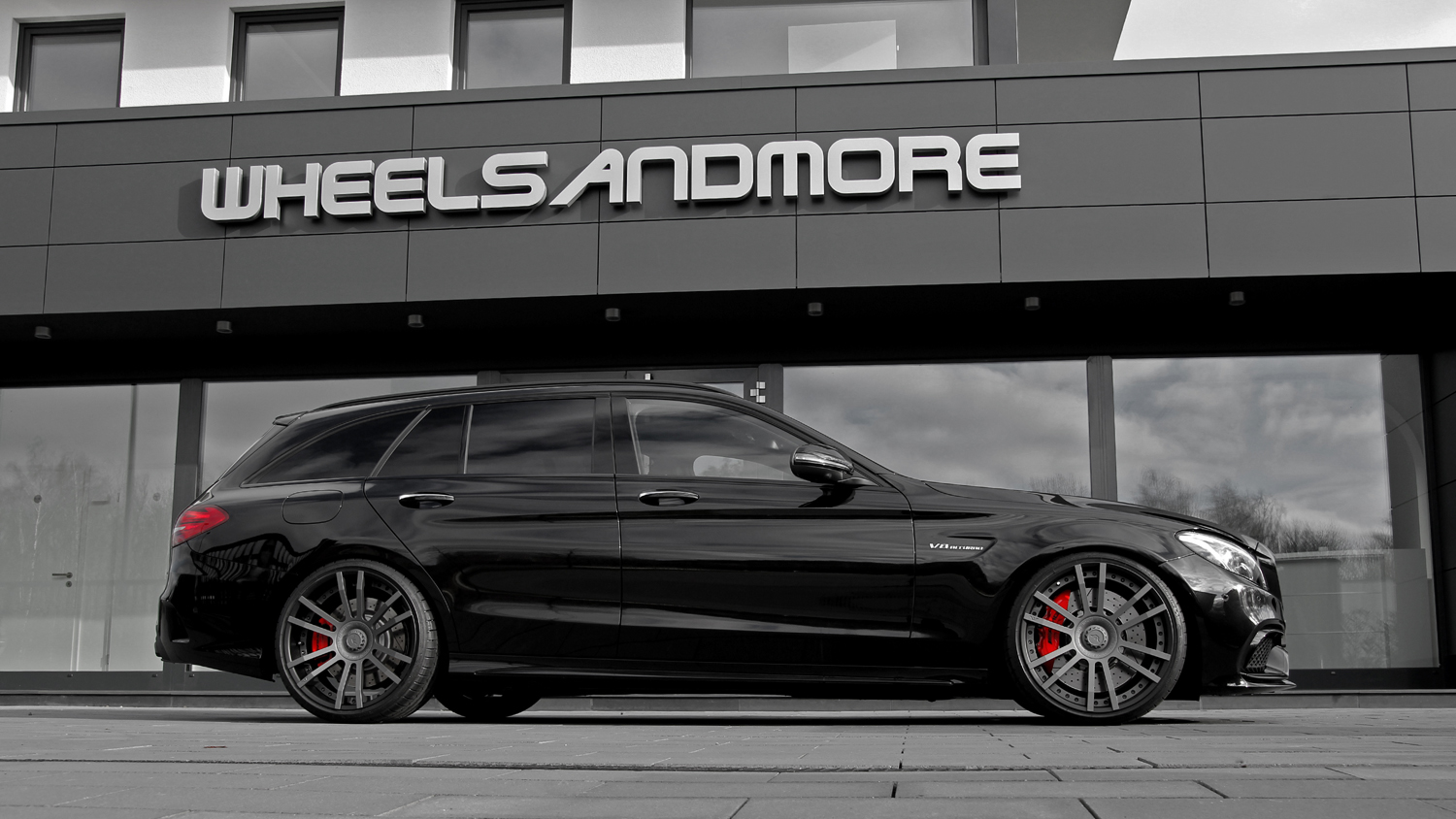 mercedes-amg-c63-estate-tuned-by-wheelsandmore-side-autonovosti.me-4