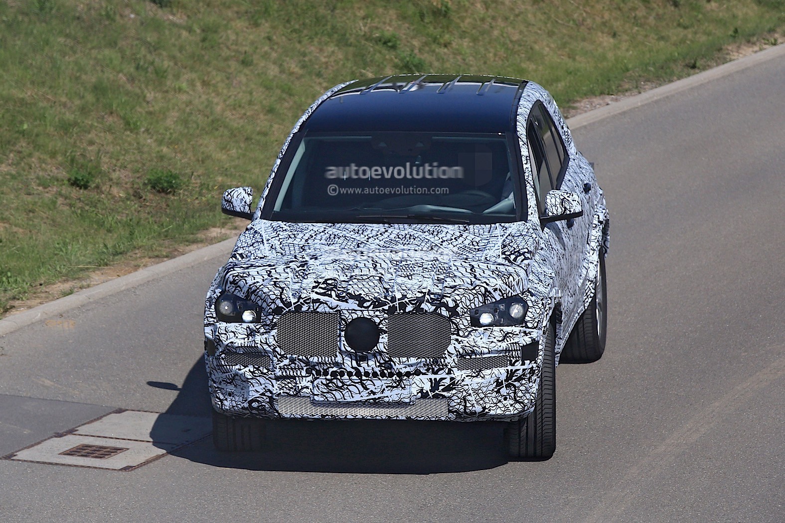 2018-mercedes-benz-glb-starts-testing-with-production-body_1-autonovosti.me-1