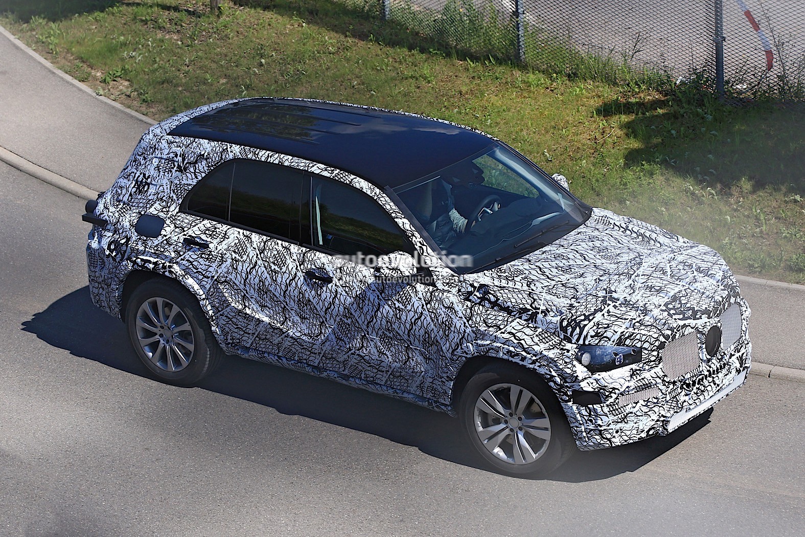 2018-mercedes-benz-glb-starts-testing-with-production-body_5-autonovosti.me-2