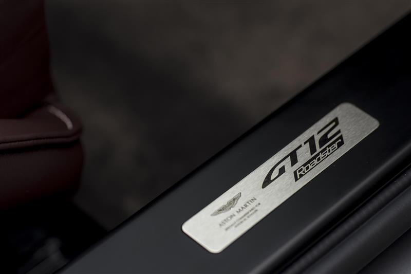 Aston-Martin-Vantage-GT12-Roadster-16-i09-800-autonovosti.me-11