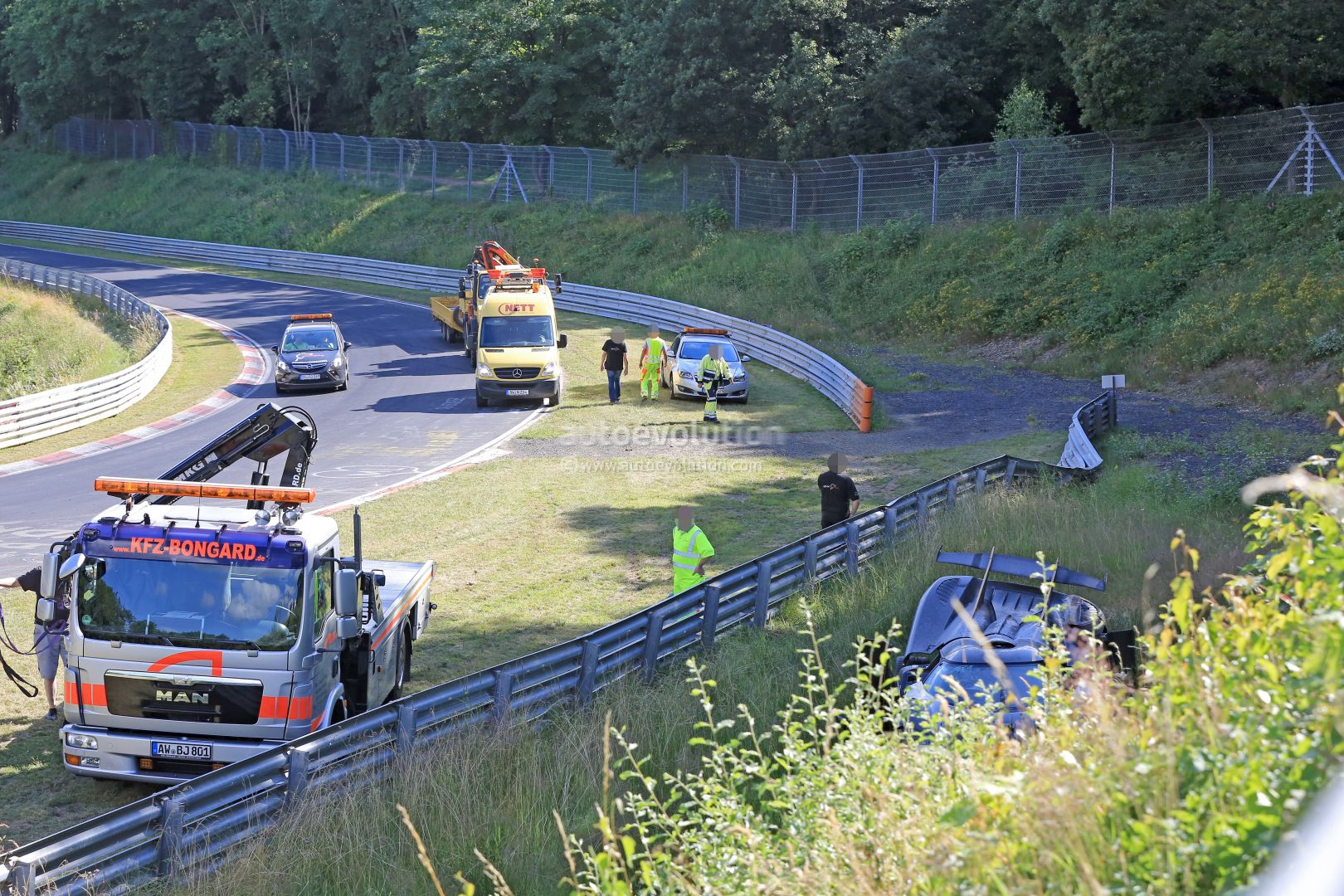 koenigsegg-one1-destroyed-in-brutal-nurburgring-crash-hypercar-caught-fire_10