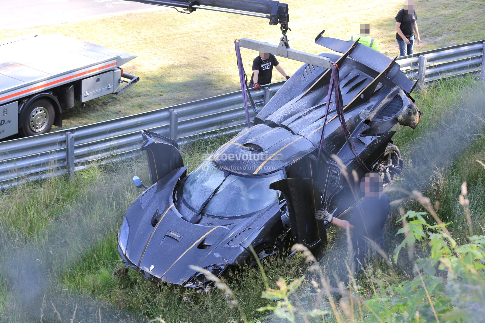 koenigsegg-one1-destroyed-in-brutal-nurburgring-crash-hypercar-caught-fire_15