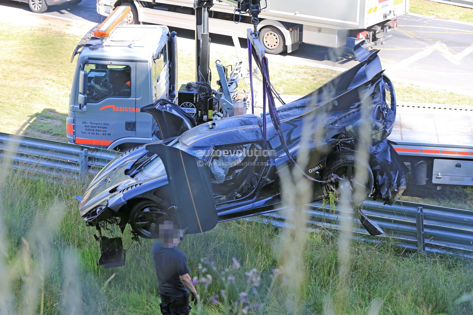 koenigsegg-one1-destroyed-in-brutal-nurburgring-crash-hypercar-caught-fire_17