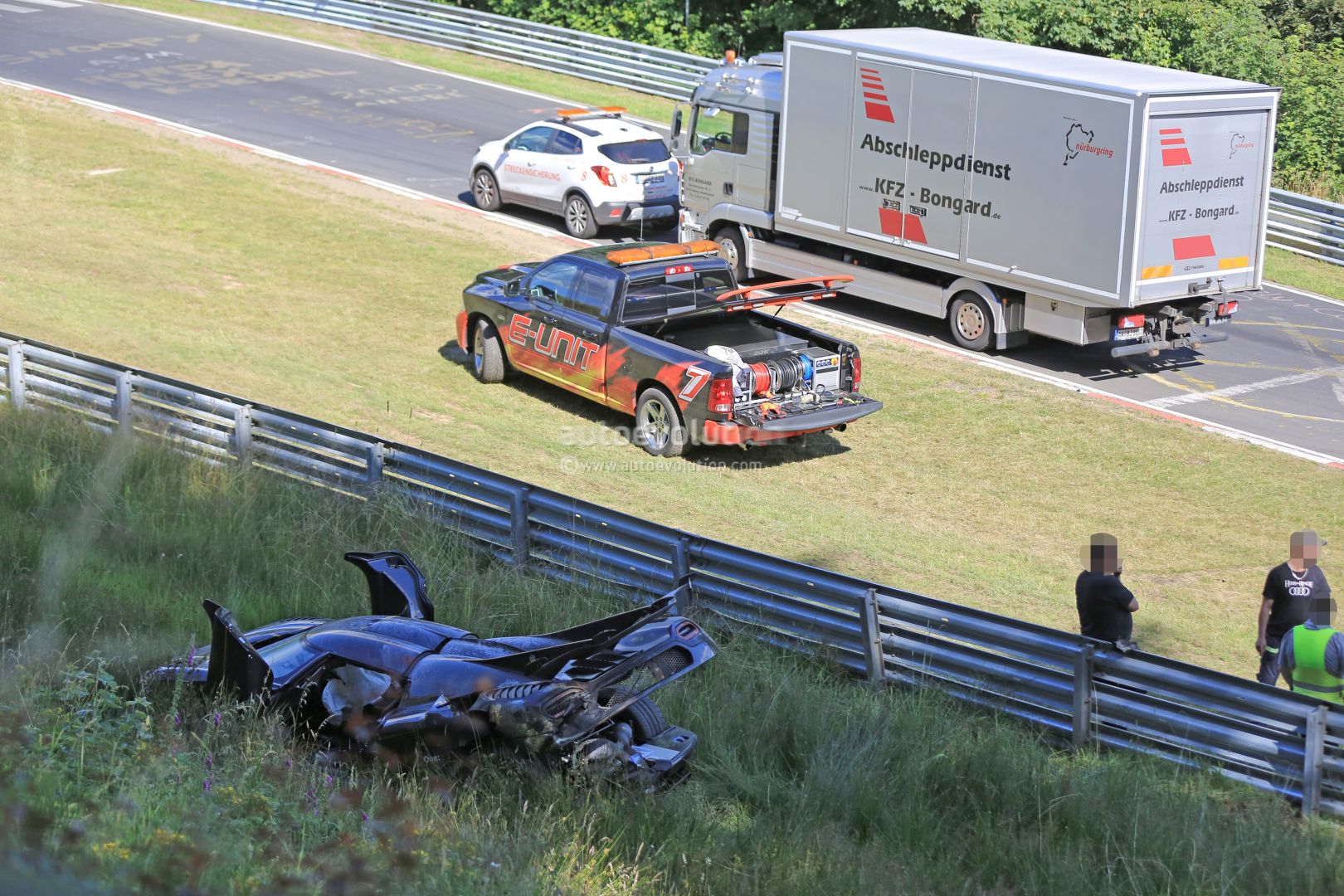 koenigsegg-one1-destroyed-in-brutal-nurburgring-crash-hypercar-caught-fire_2