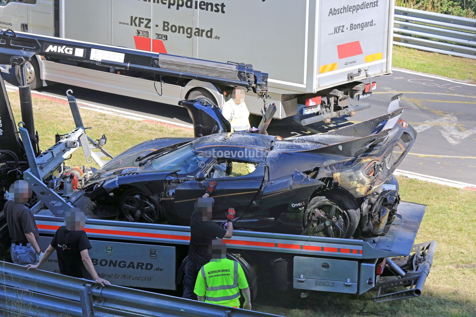koenigsegg-one1-destroyed-in-brutal-nurburgring-crash-hypercar-caught-fire_25