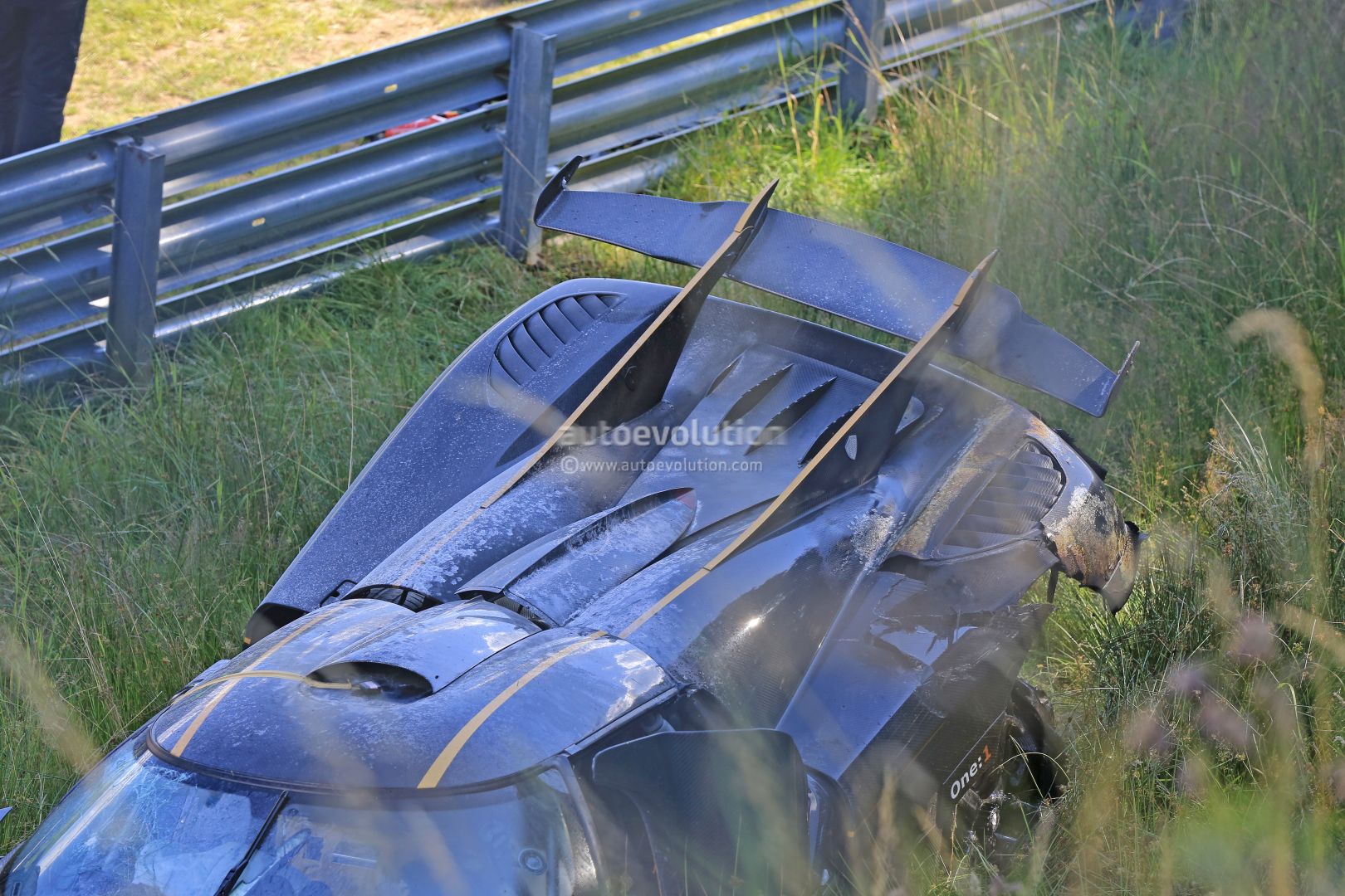 koenigsegg-one1-destroyed-in-brutal-nurburgring-crash-hypercar-caught-fire_9