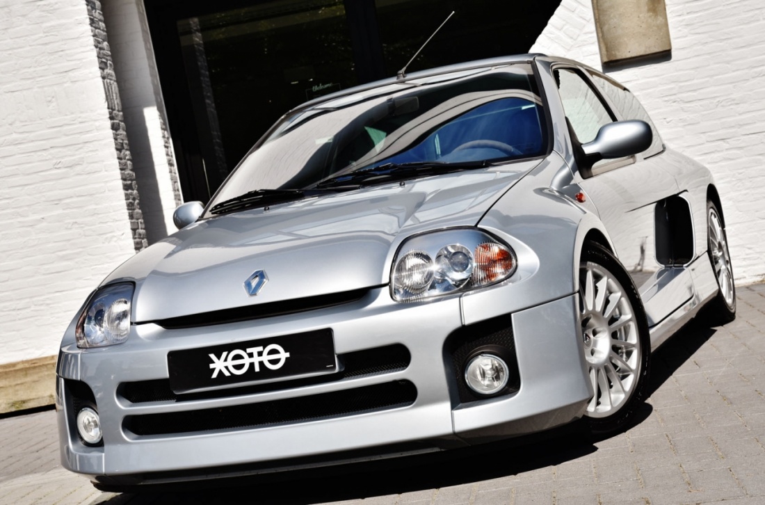 xoto_wagen_Renault-Clio-Sport-30i-V6-LIMITED-EDITION_93342-autonovosti.me-13