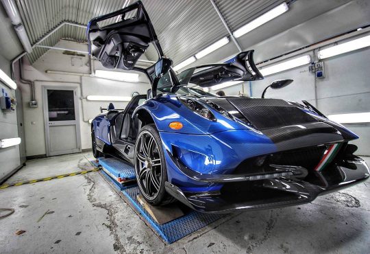 Blue Carbon Pagani Huayra BC Macchina Volante
