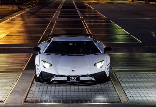 Liberty Walk Widebody Lamborghini Aventador SV