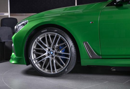 BMW M760Li xDrive Rallye Green