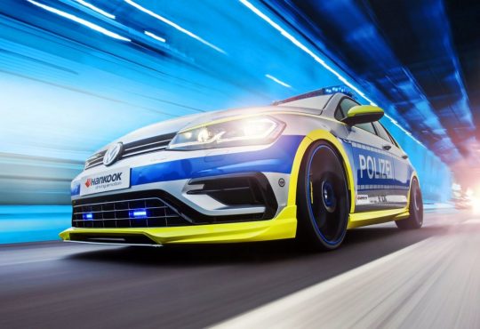 Volkswagen Golf R400