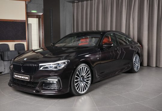 Ruby Black Metallic BMW 730Li